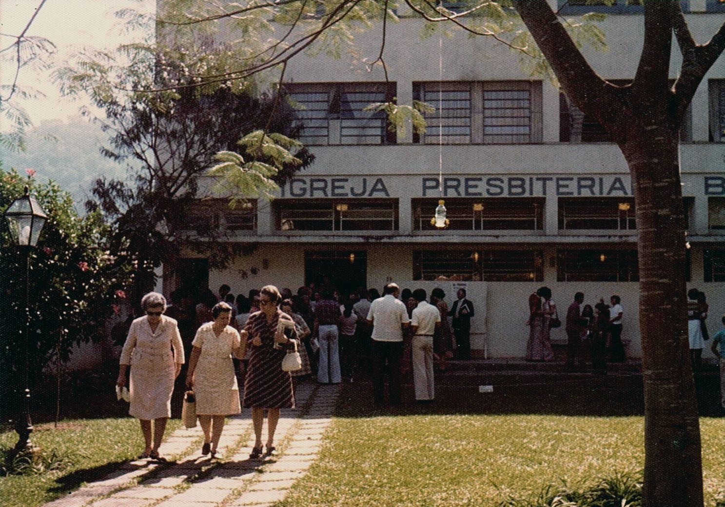 Reverendo Antônio Elias pregando